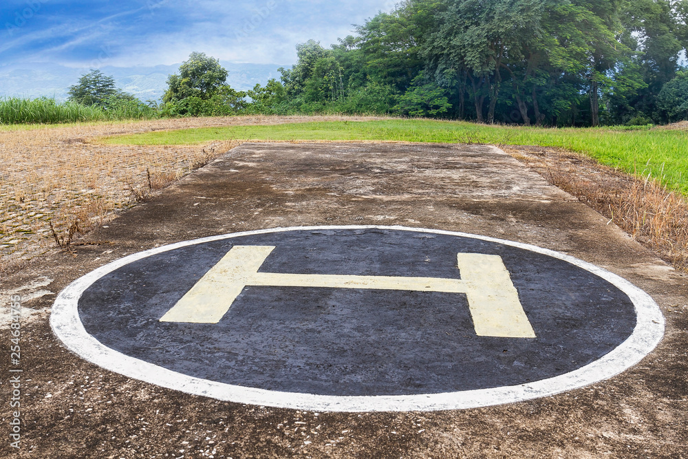 Obraz premium Heliport on peak of mountain with blue sky