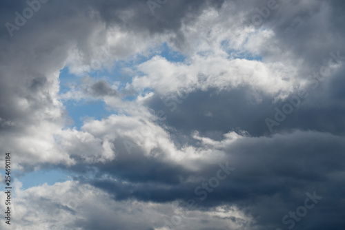 Cumulus clouds against the sky © Андрей Прилуцкий