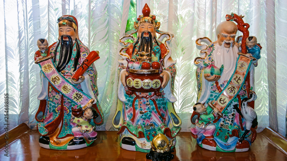 Chinese porcelain figurines folk art