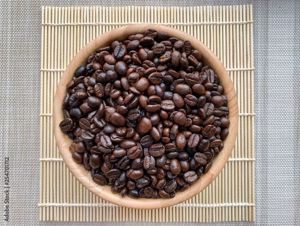 Fototapeta premium Coffee on a wooden cup