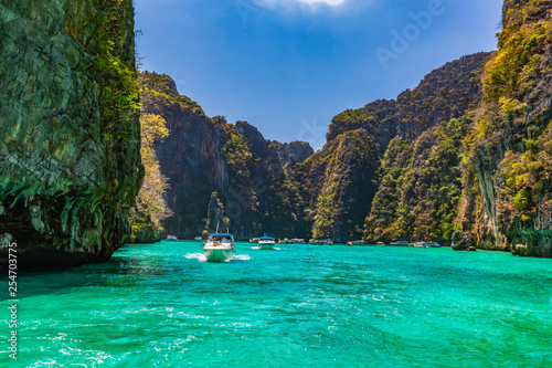 Take a boat to see the beauty of Phi Phi Leh at Pileh Bay and Loh Samah Bay. © Teerayuth