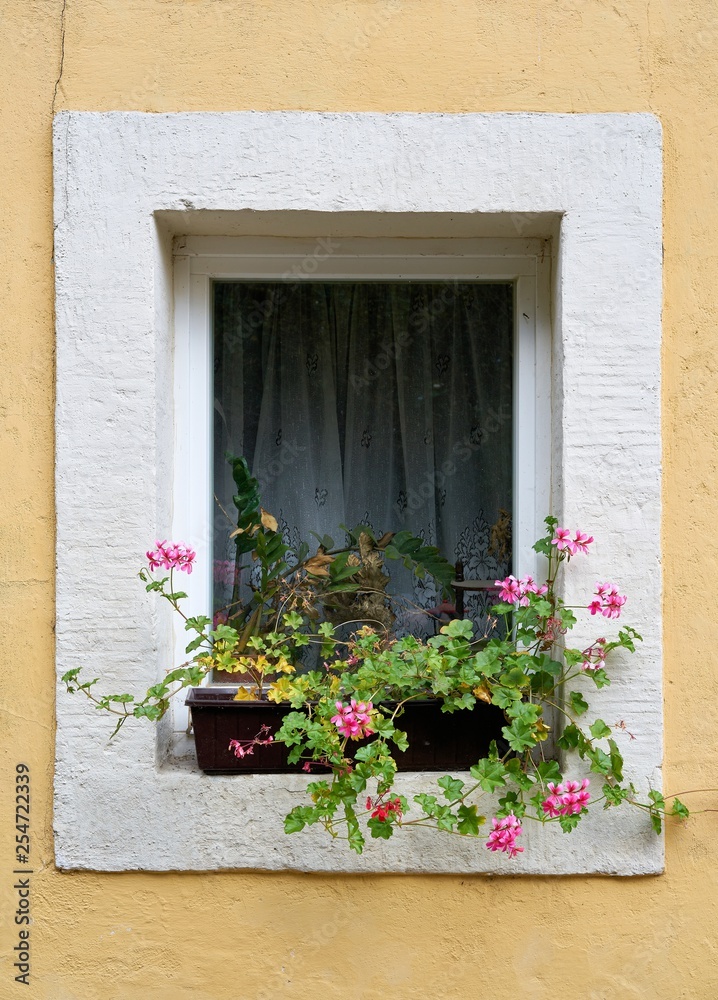 Fenster eines Hauses im Urlaubsort Rathen im Elbsandsteingebirge