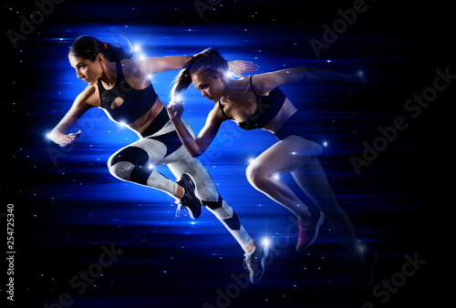 Plakat Woman sprinter leaving starting