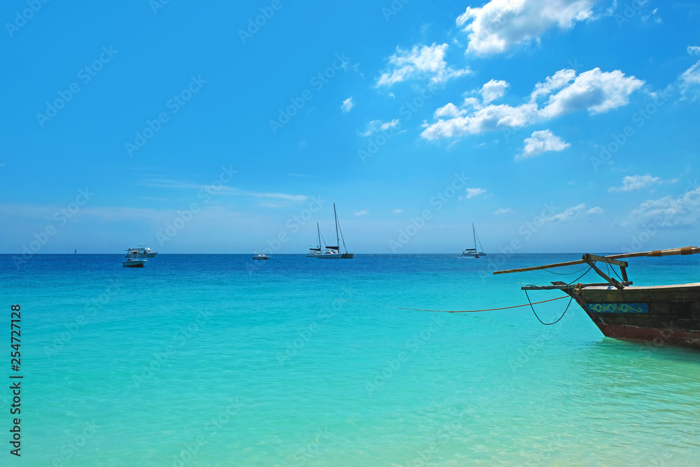 Obraz premium Amazing ocean view from wooden ship on Zanzibar island