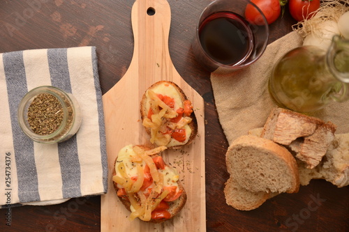 bruschetta tostata al forno con mozzarella pomodoro melenzane sotto olio origano cibo tipico italiano photo