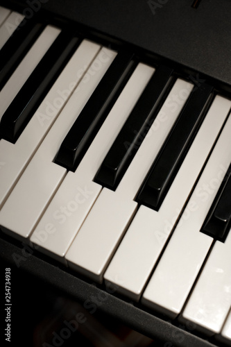 Fotografie piano keys on black background sound recording studio concer live show pianist m