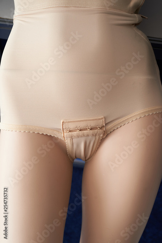 A sample of female bandage on a mannequin for the abdomen and buttocks, designed to be worn after surgical removal of fat and giving the necessary shape and plastic.