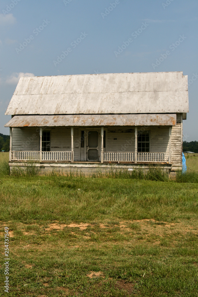 Old abandoned farm house in rural Alabama