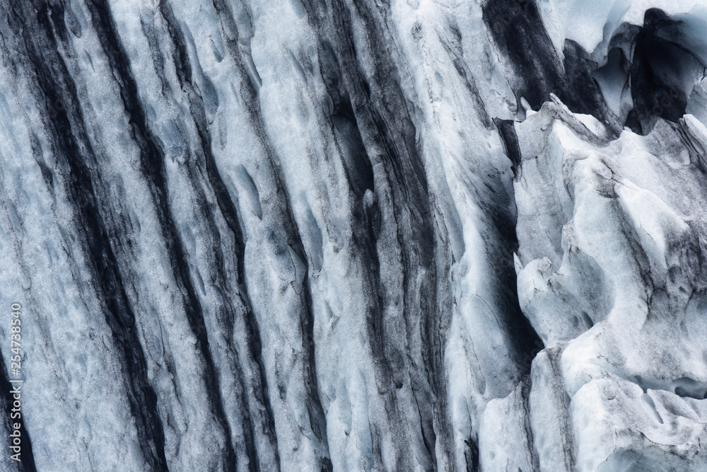 Fototapeta premium Eisscholle auf der Gletscherlagune Jökulsalaron, Island
