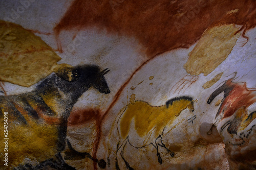 Tela Chevaux peints sur les parois de la grotte de Lascaux