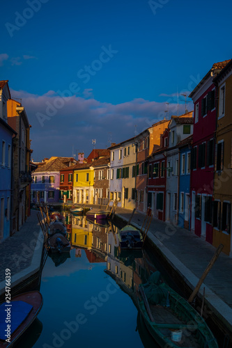 Reflejos en Burano, Venecia © Ana Tramont