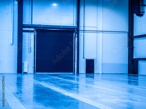 Automatic lift gates in the...