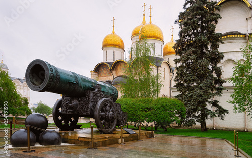 Slika na platnu Tsar Cannon and Dormition Cathedral at Kremlin in Moscow