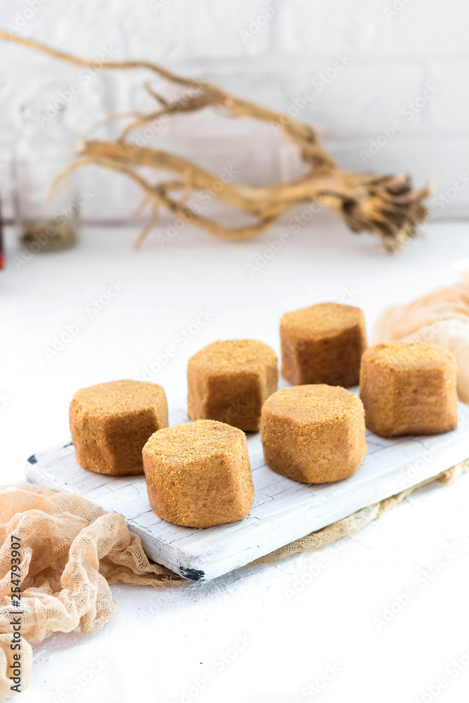 Honey cakes with ginseng and cardamom Honey cakes with ginseng and cardamom