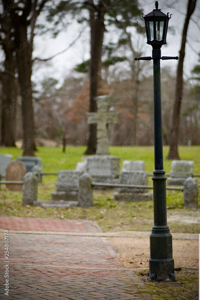 Obraz premium Cemetery Lampost