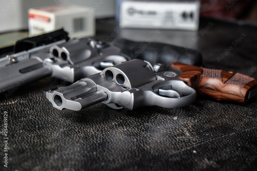 Obraz premium Revover magnum gun of .44 .357 magnum snubnose with long barrel