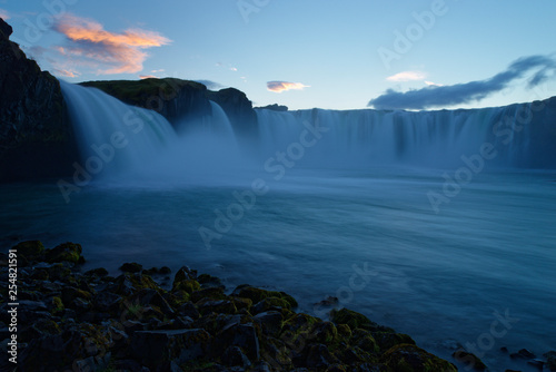 abends am Godafoss  Island