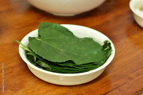 Mulberry leaf in bowl