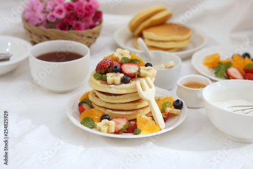 フルーツパンケーキ