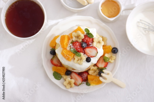 フルーツパンケーキ