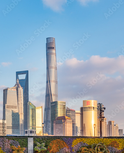 The scenery of Shanghai Lujiazui at dusk © Weiming