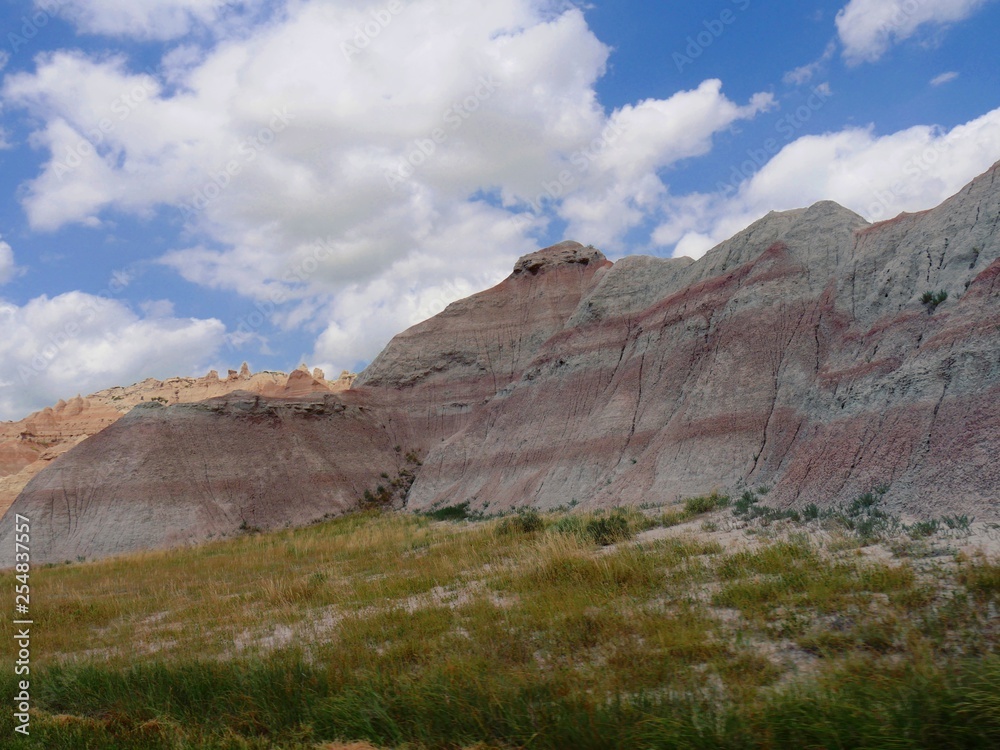 Fototapeta premium Upward shot of rock formations and gorgeous skies at the Badlands National Park, South Dakota
