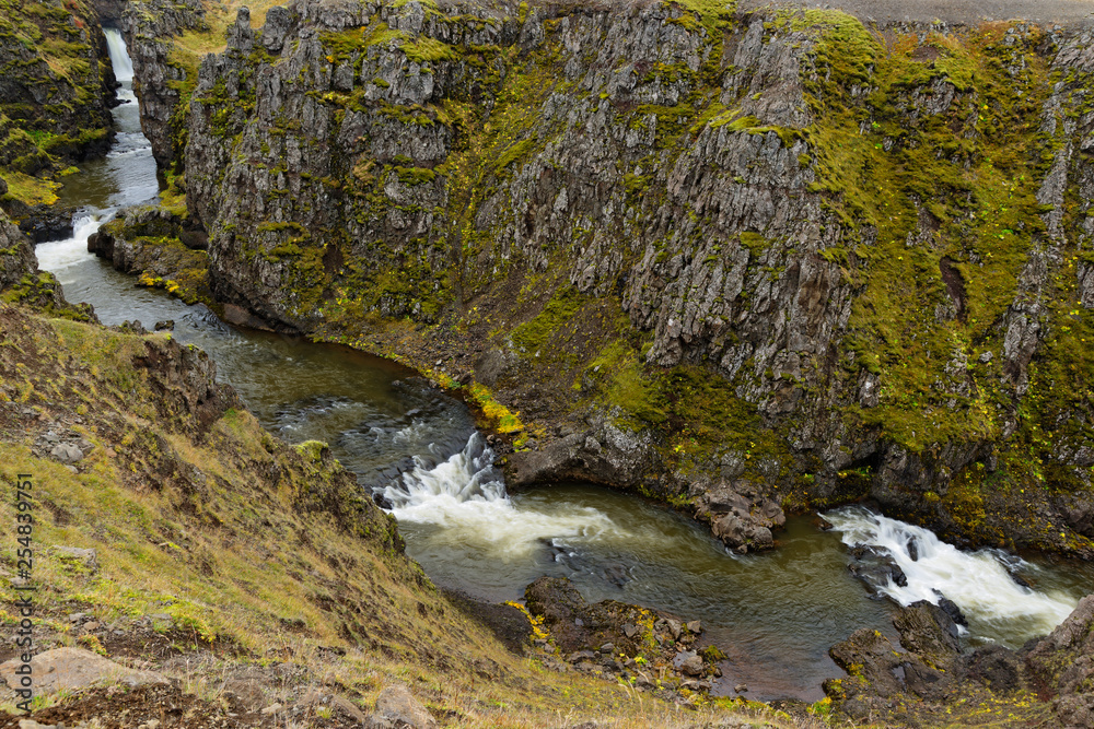 Schlucht nach dem Wasserfall Kolufossar, Island Schlucht nach dem Wasserfall Kolufossar, Island