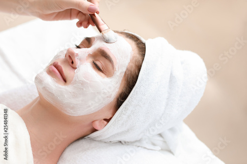 Cosmetologist applying mask...