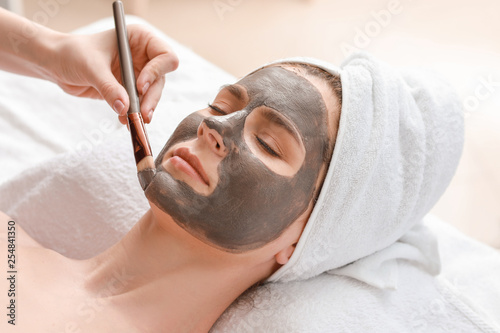 Cosmetologist applying mask...