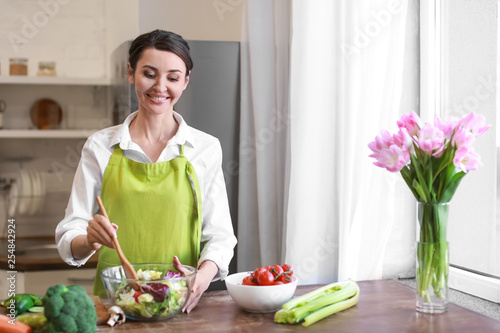 Beautiful woman preparing t...