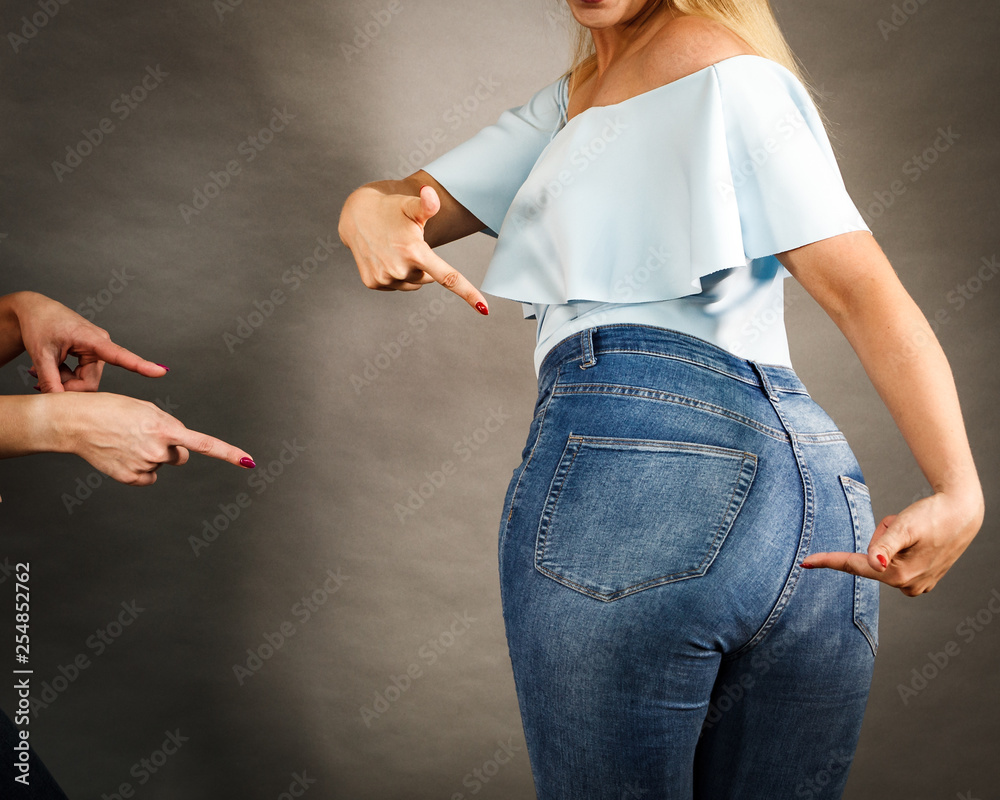 © anetlanda - Woman showing her curves