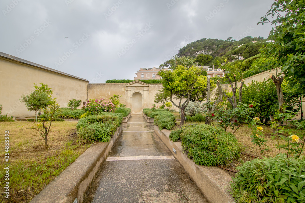 Das Karthaeuser Kloster in Capri, Italien. Die Klosteranlage wurde an einer Stelle gebaut, wo einst eine römische Villa stand.