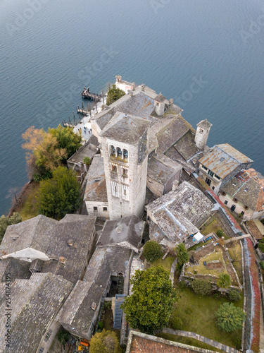 Isola di San Giulio, Lago d'Orta, Italia photo