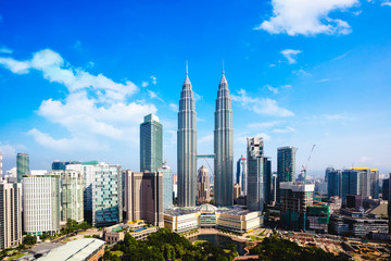 Tableau sur plexiglas Kuala Lumpur Kuala Lumpur jungle urbaine et ciel tropical  © Patrick Foto