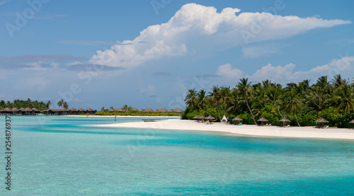 Luxury Resort in Maldives, © minghaiyang