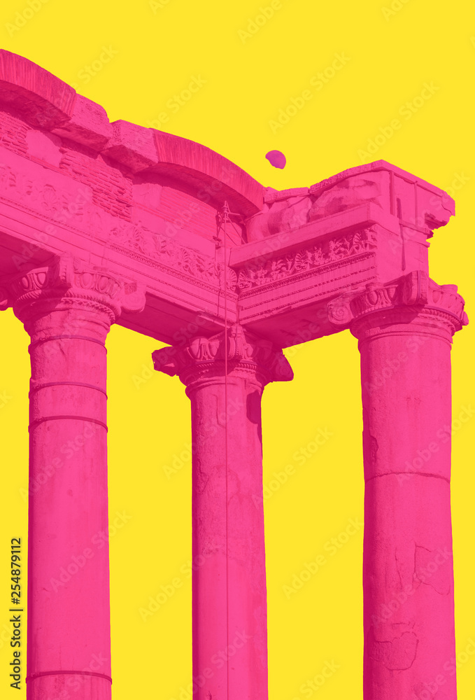 Ilustrace „Antique columns. Pop art poster - Pops of Pink.“ ze služby Stock  | Adobe Stock