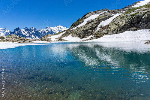 Fototapeta Naklejka Na Ścianę i Meble -  Lake Lac Blanc on the background of Mont Blanc massif. Alps.