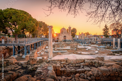 Fototapeta St Pauls Column and Agia Kyriaki Chrysopolitissa in Paphos on a sunrise, Cyprus