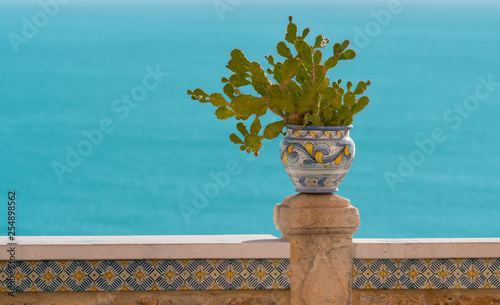Canvas Print Decorative vase overlooking the sea