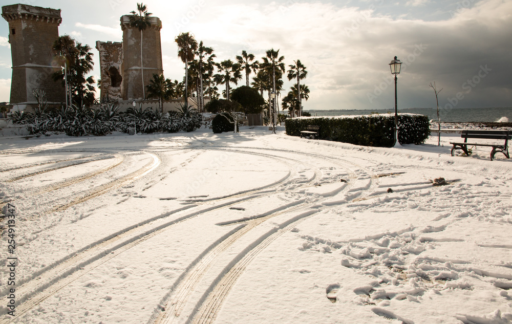 Obraz premium Quattro colonne near Santa Maria al Bagno, Salento, Italy
