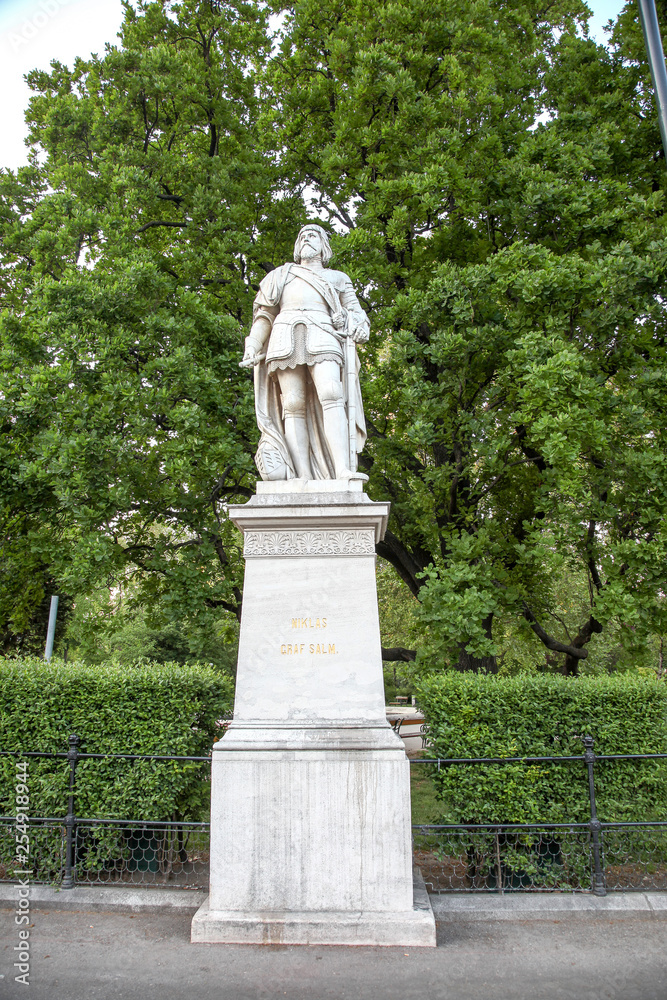 Obraz premium Vienna. Park Burggarten. Monument to the Austrian Duke Leopold Glorreiche