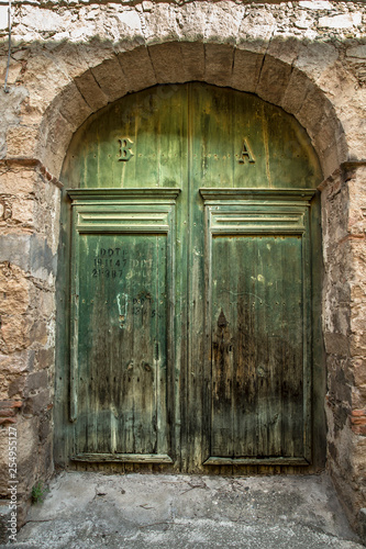 Portone storico nel Centro storico di  San Vito- Sardegna - Italia