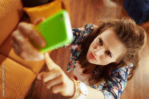 Fotografie housewife trying to get better wifi signal on the smartphone