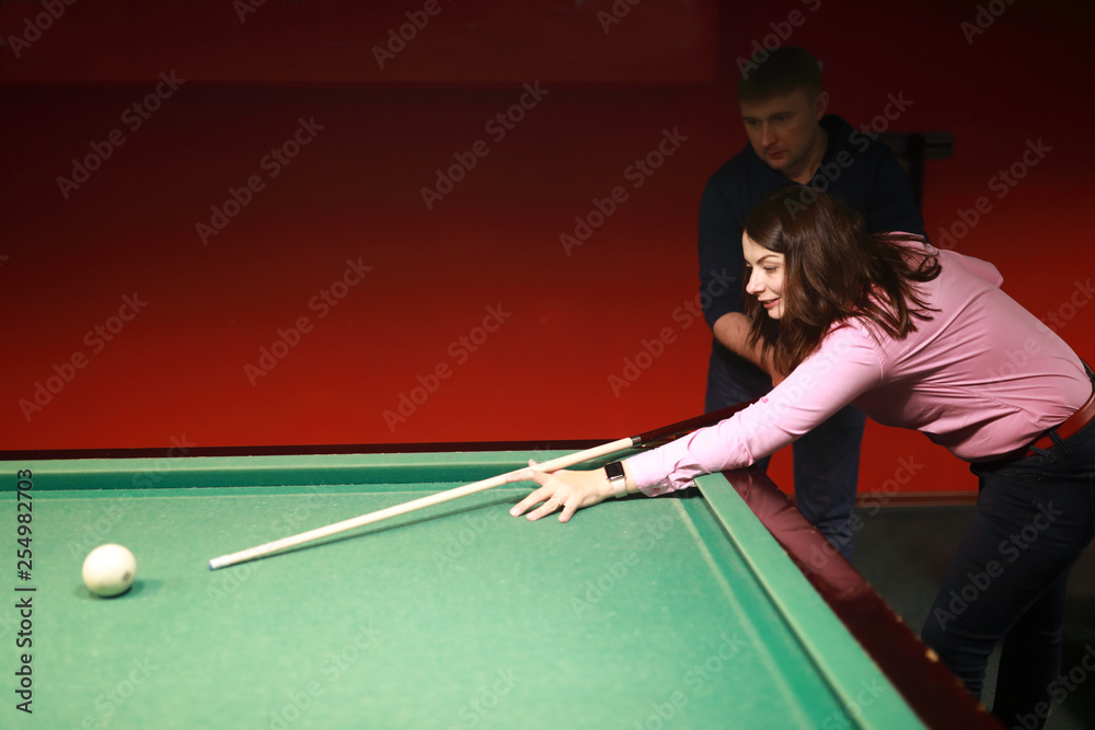 Fototapeta premium Woman playing billiards