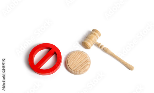 фотографія Judge's gavel and red symbol NO