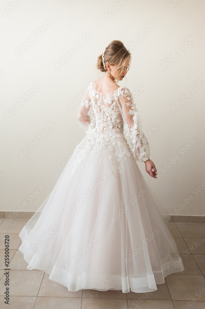 Beautiful bride wearing fashion wedding dress with feathers with luxury delight make-up and hairstyle, studio indoor photo shoot Beautiful bride wearing fashion wedding dress with feathers with luxury delight make-up and hairstyle, studio indoor photo shoot