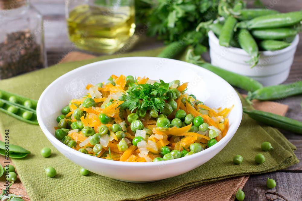Green peas with carrots and onions Green peas with carrots and onions