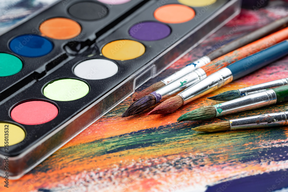 Obraz premium Paint brushes and paints for drawing.