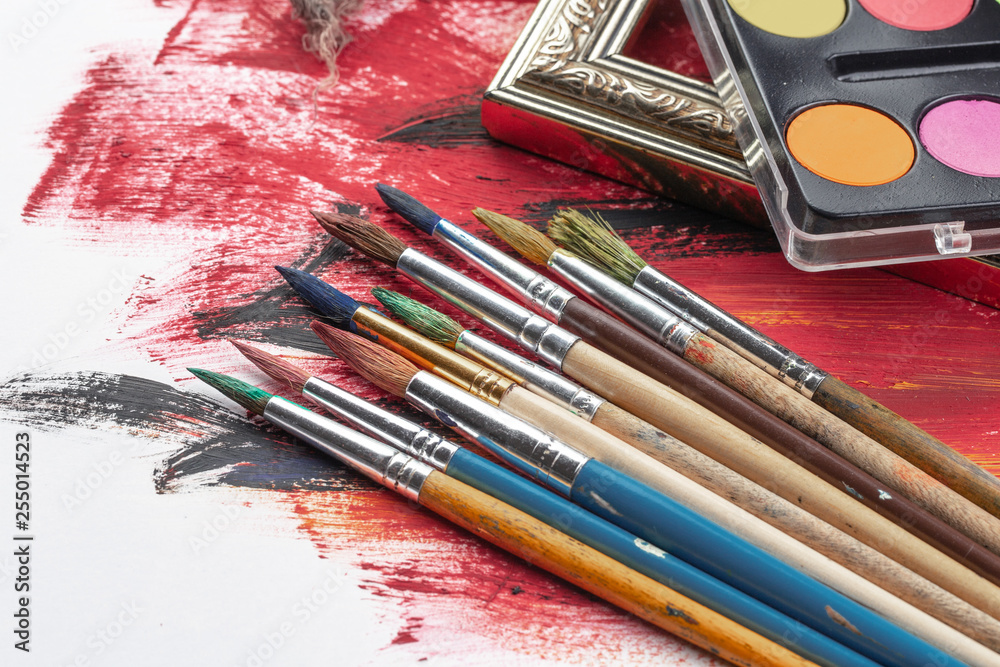 Obraz premium Paint brushes and paints for drawing.