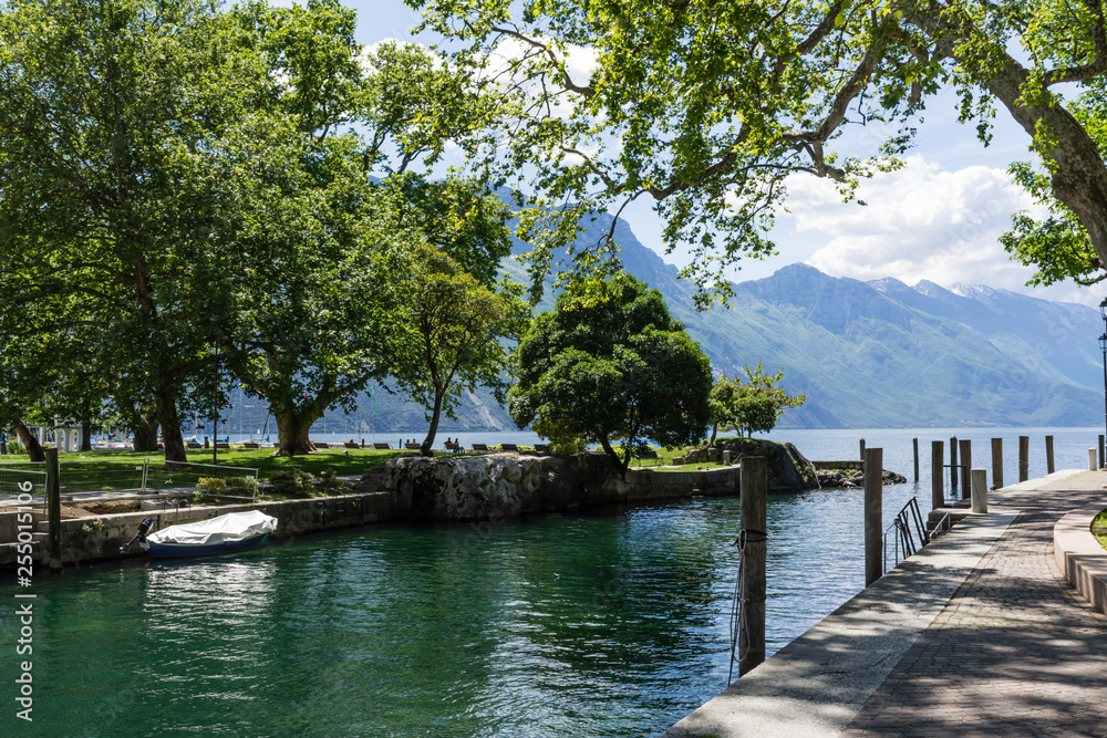 Fototapeta premium Riva del Garda Hafen Garda See Italien